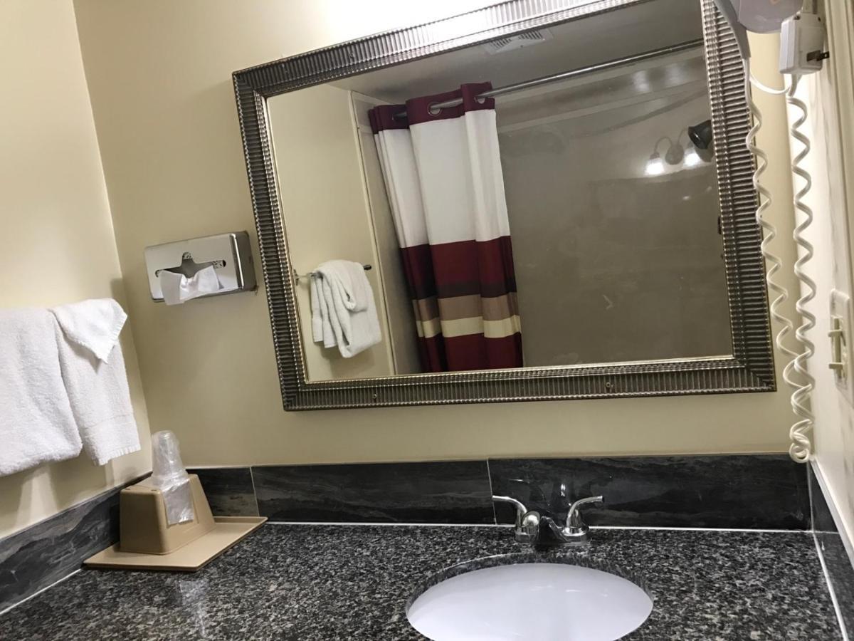 Big Spring Inn Madisonville Esterno foto