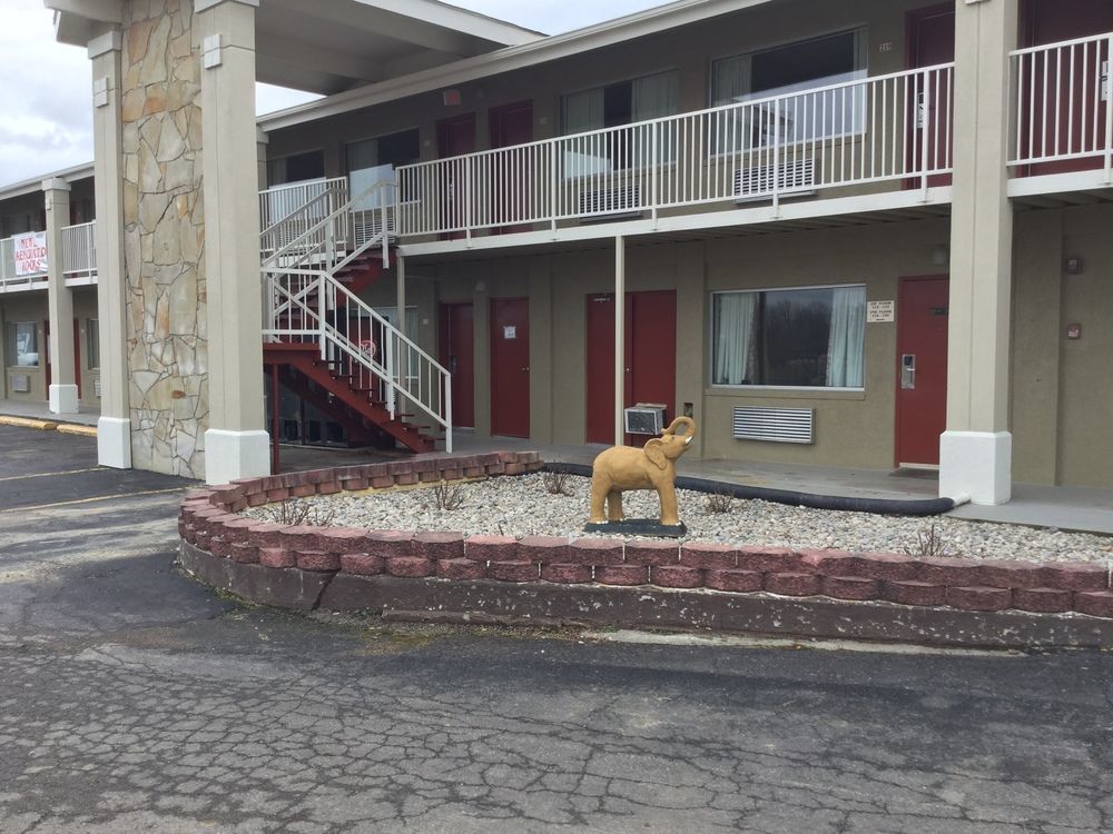 Big Spring Inn Madisonville Esterno foto