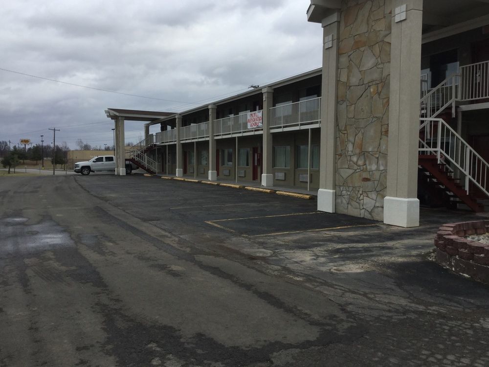 Big Spring Inn Madisonville Esterno foto