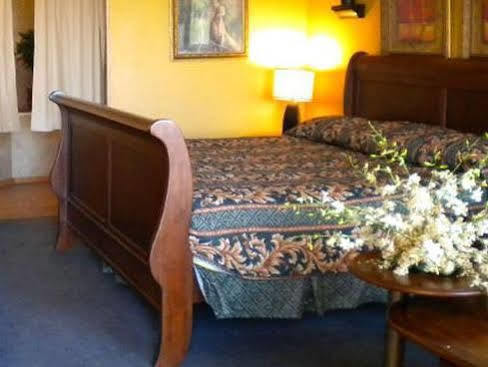 Big Spring Inn Madisonville Esterno foto