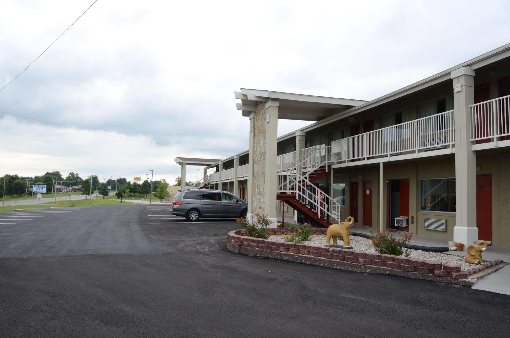 Big Spring Inn Madisonville Esterno foto