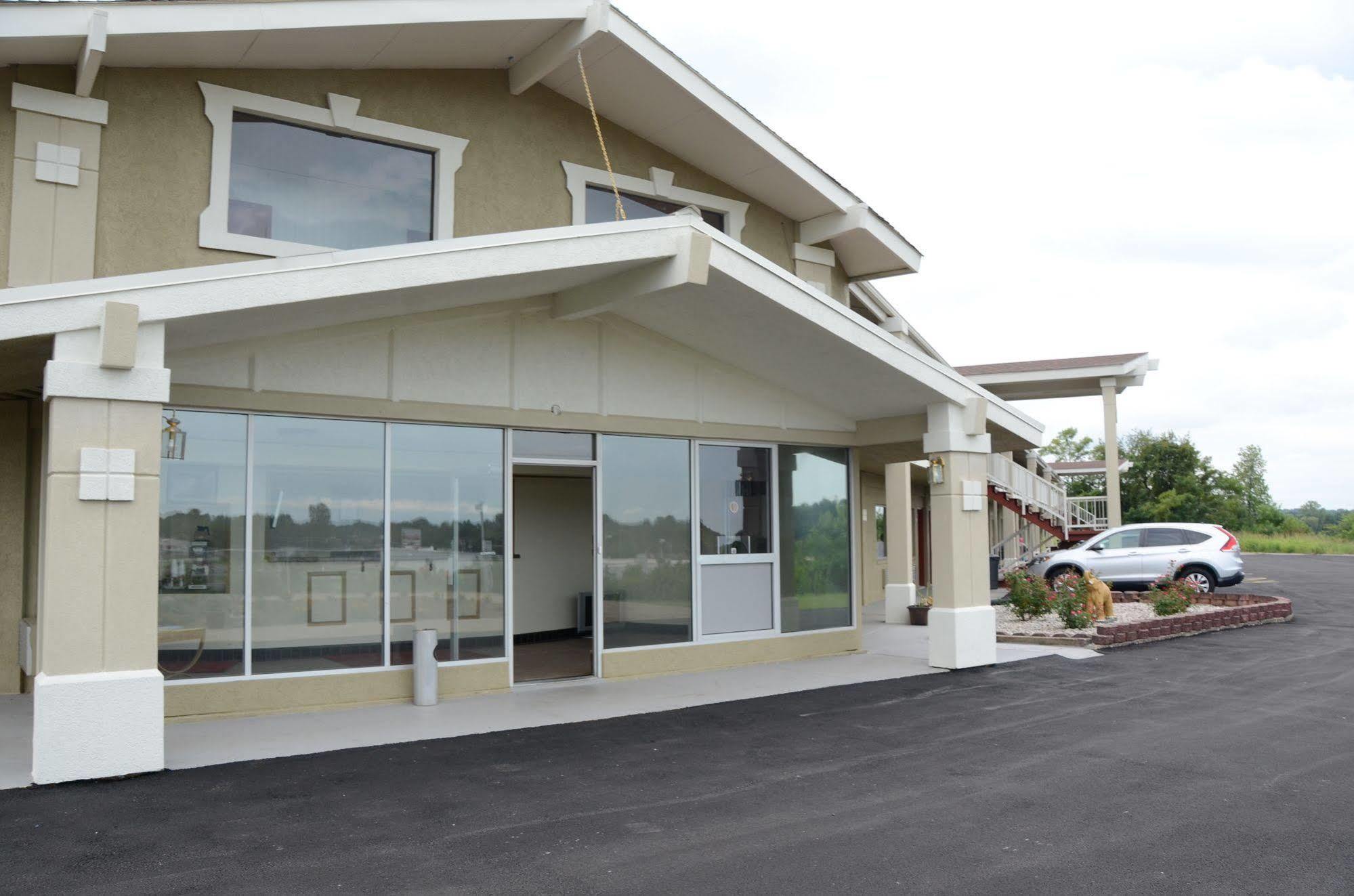 Big Spring Inn Madisonville Esterno foto