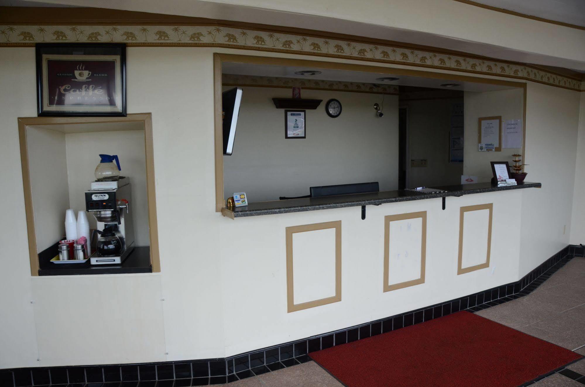 Big Spring Inn Madisonville Esterno foto