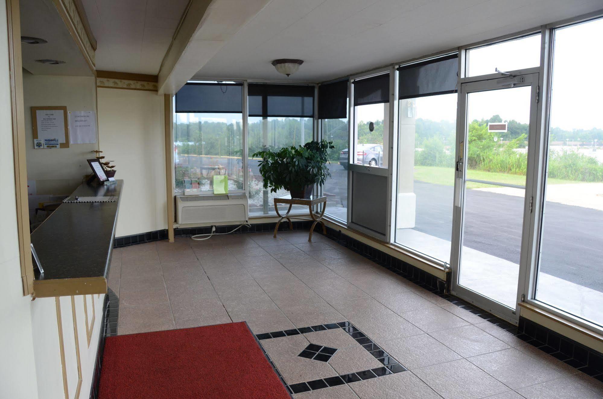 Big Spring Inn Madisonville Esterno foto