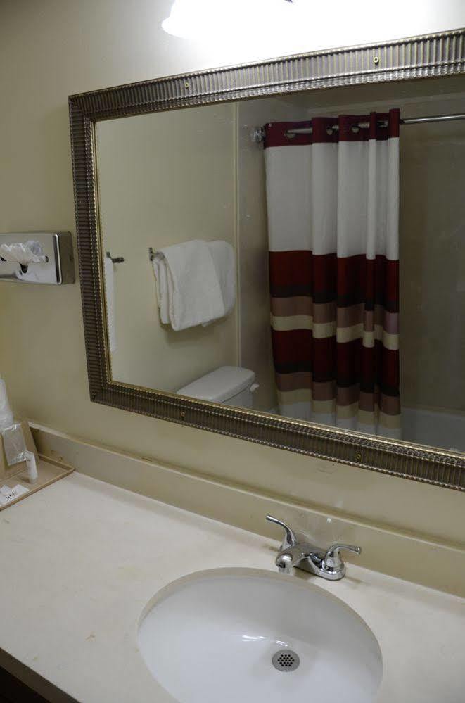 Big Spring Inn Madisonville Esterno foto