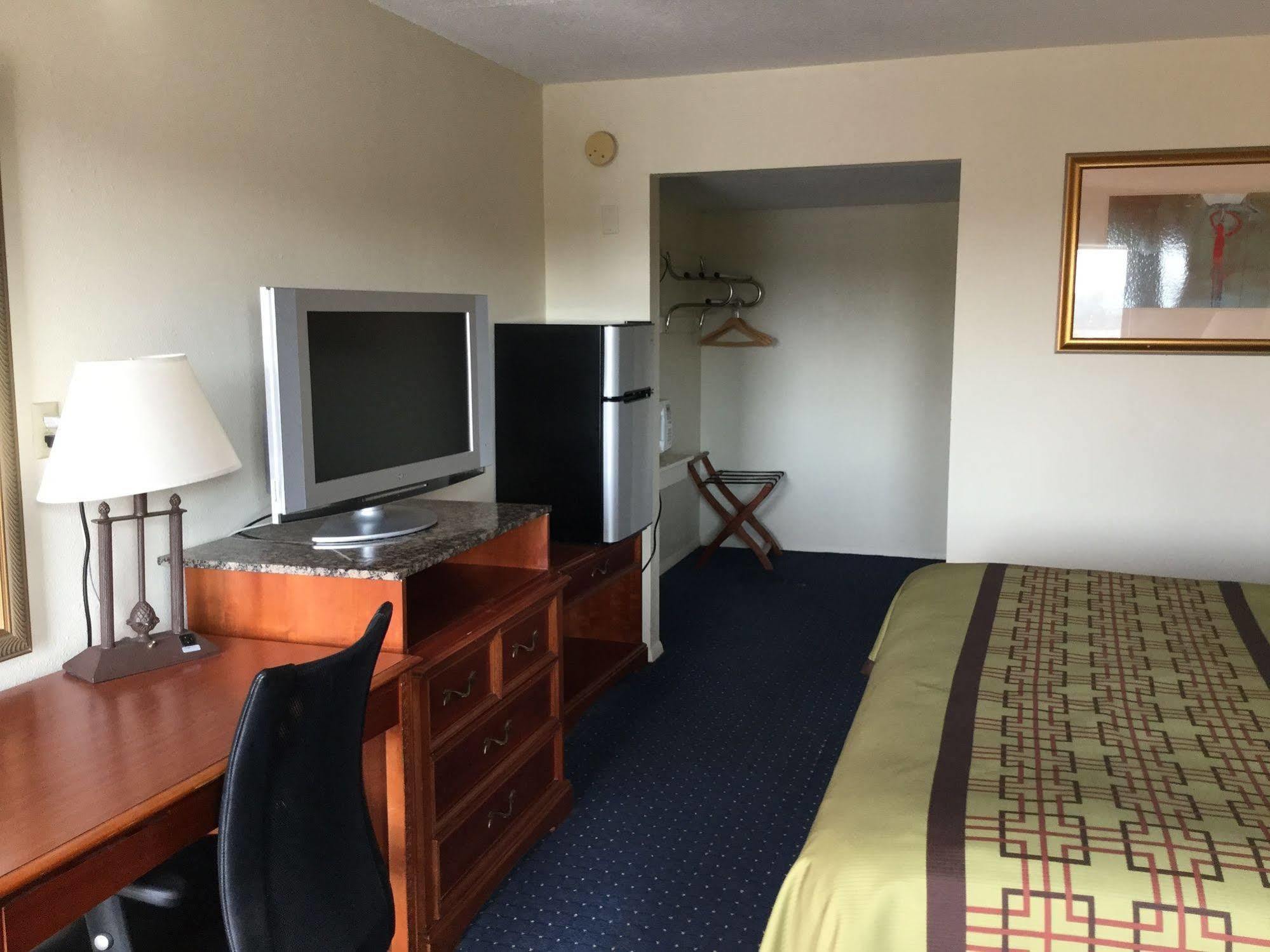 Big Spring Inn Madisonville Esterno foto